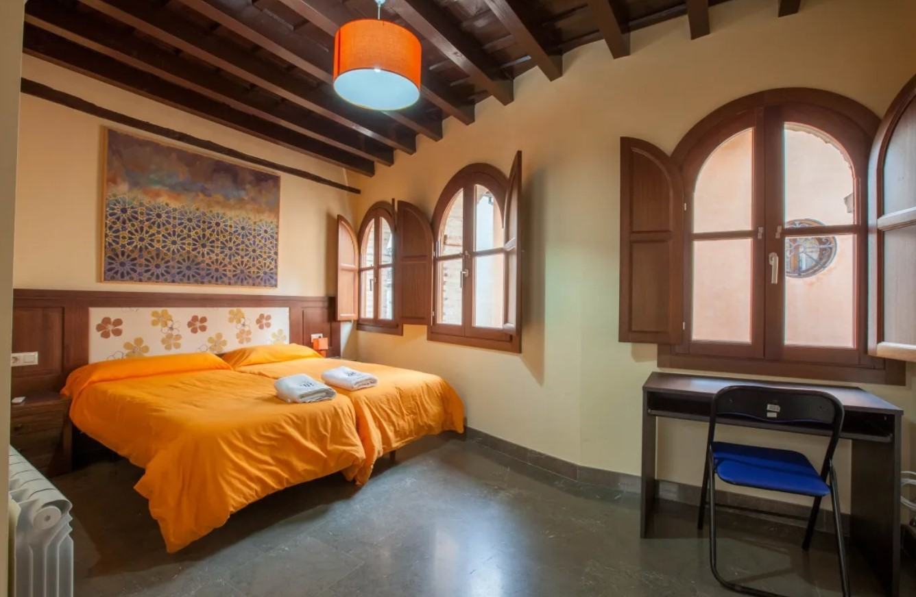 Hostel Mii Mercader De Sedas El mejor hostal en Calle Reyes Católicos