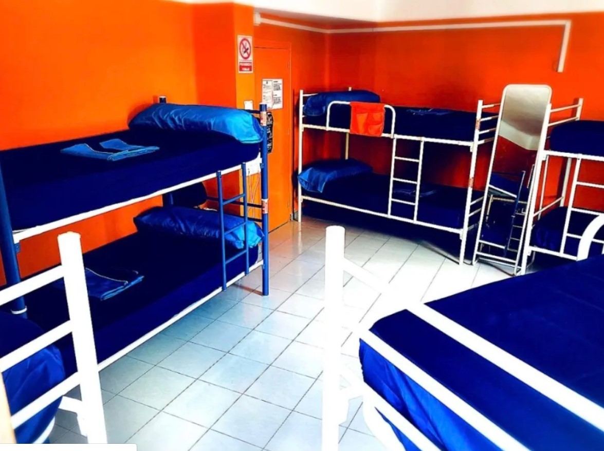 Larios Cool Hostel Hostal con tremenda ubicación