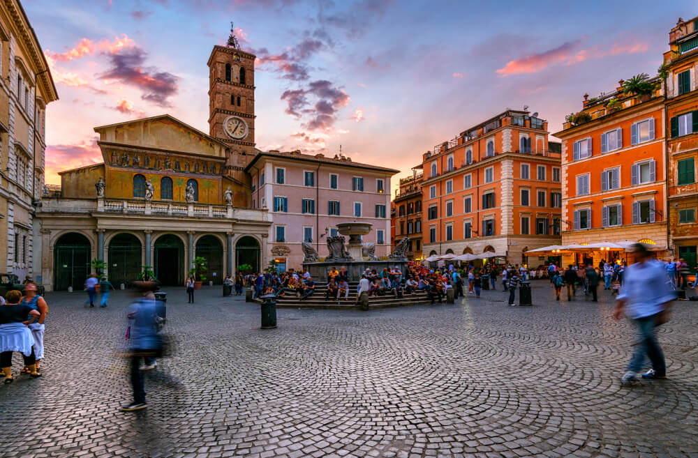 trastevere at night in rome