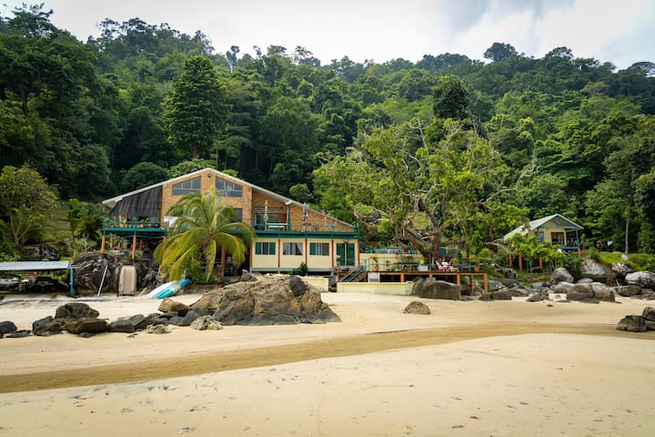 Beachfront Guest Suite by the Hill