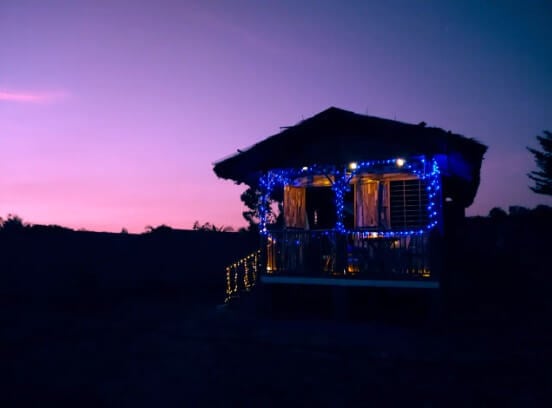 Quiet Countryside hut with chef