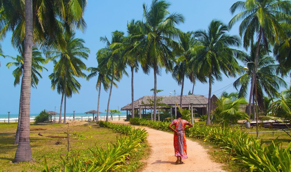 A Sri Lankan woman approaching the beach in Trincomalee