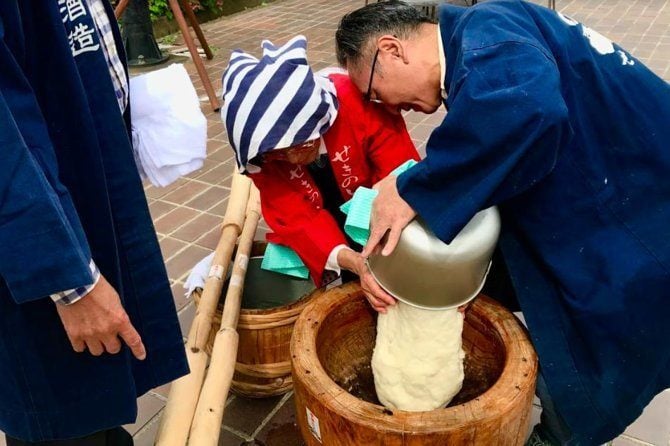 making mochi