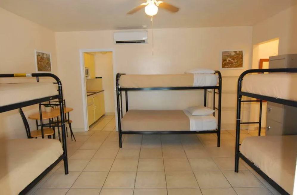 Hotel DEAUVILLE (Inn, hostel & crewhouse) best hostel in Fort Lauderdale