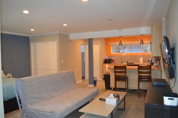 Large premium studio by the beach, Santa Monica Beach