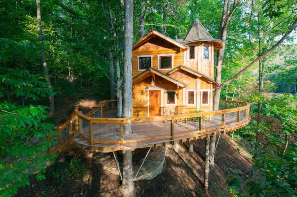 Best Treehouse in Asheville Asheville’s Luxury Treehouse