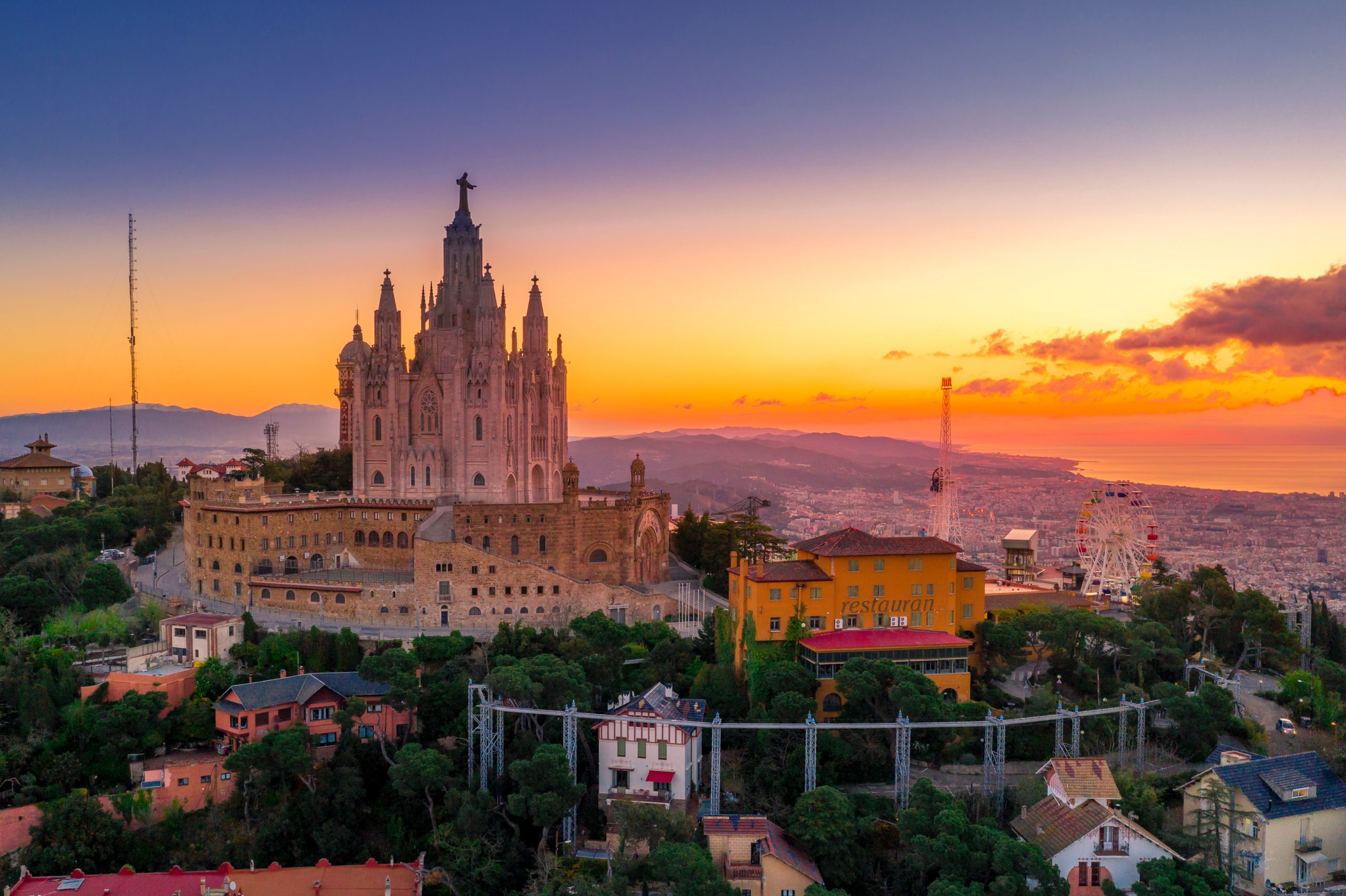 A spectacular sunset over a historical city photographed by an person teaching English abroad in Spain