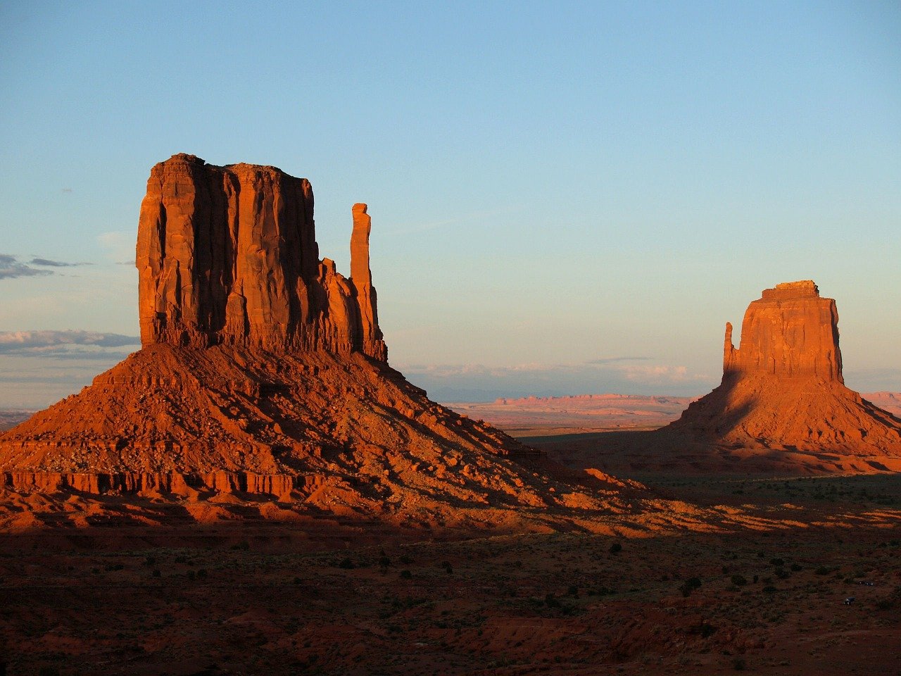 red rocks of the west coast of usa seen while backpacking