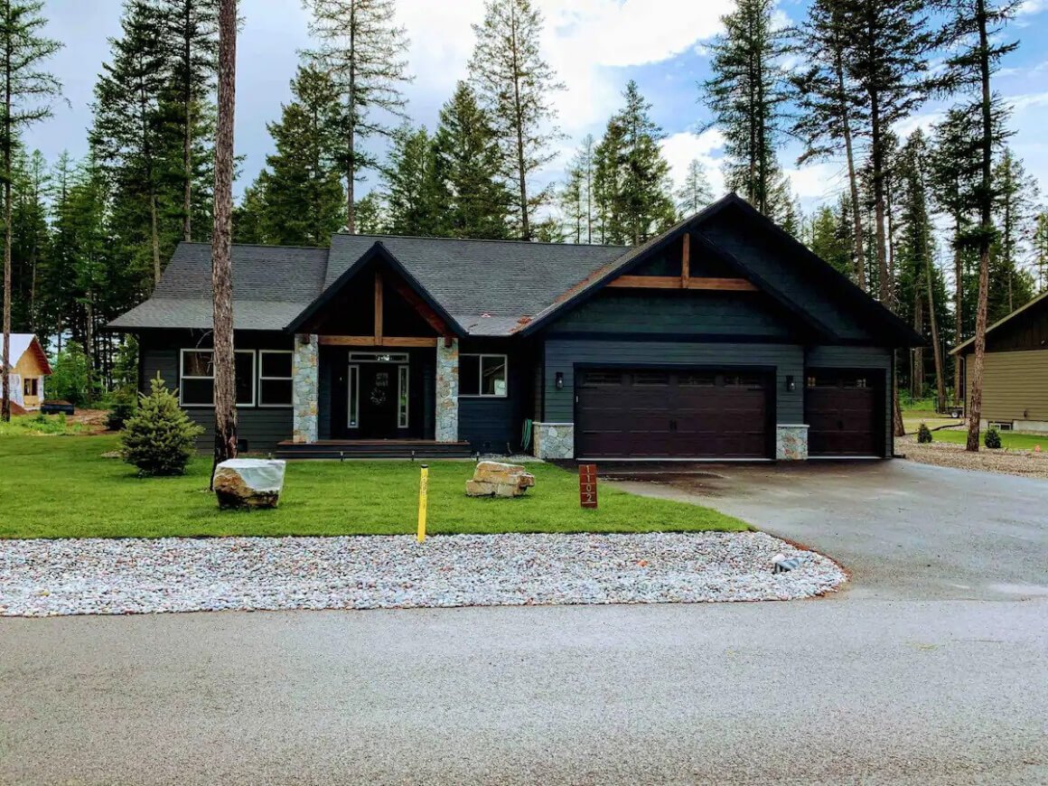 Well-appointed family home surrounded by timbers