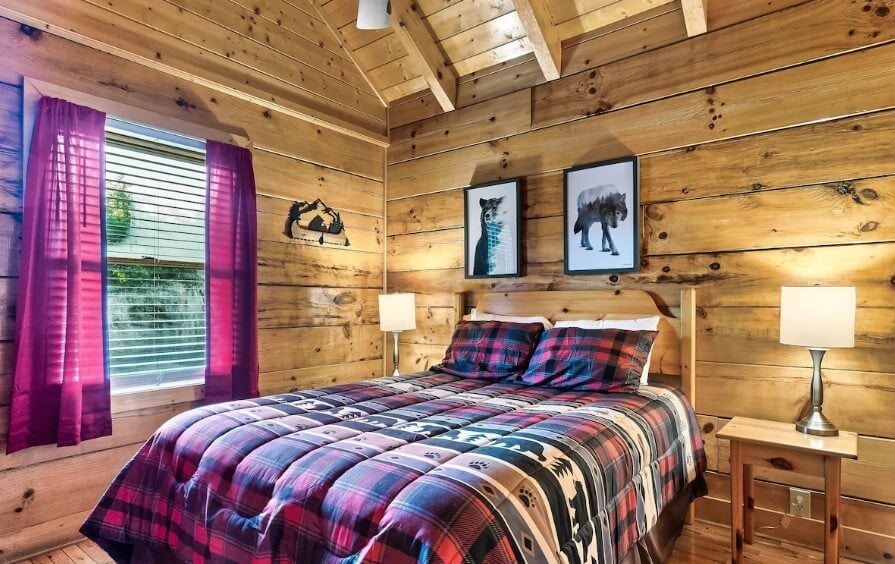 Cosy Log Cabin with Jacuzzi and pool table