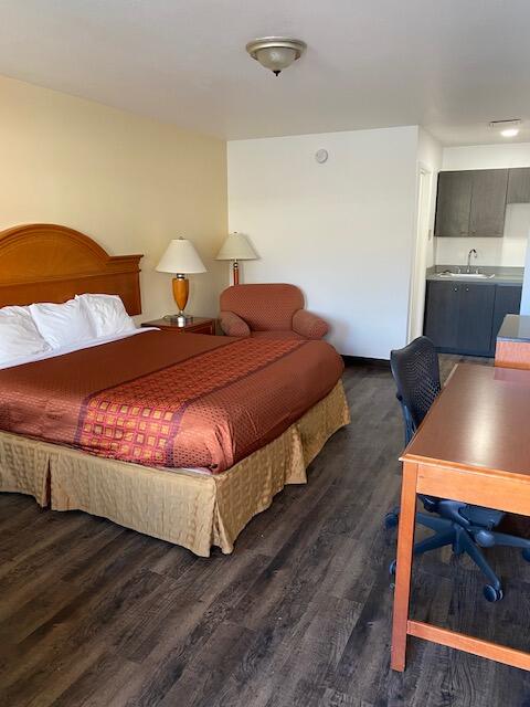 Desert Sands Inn and Suites Albuquerque