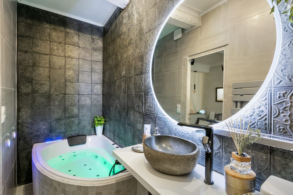 Historic Centre Suite with Jacuzzi Montpellier