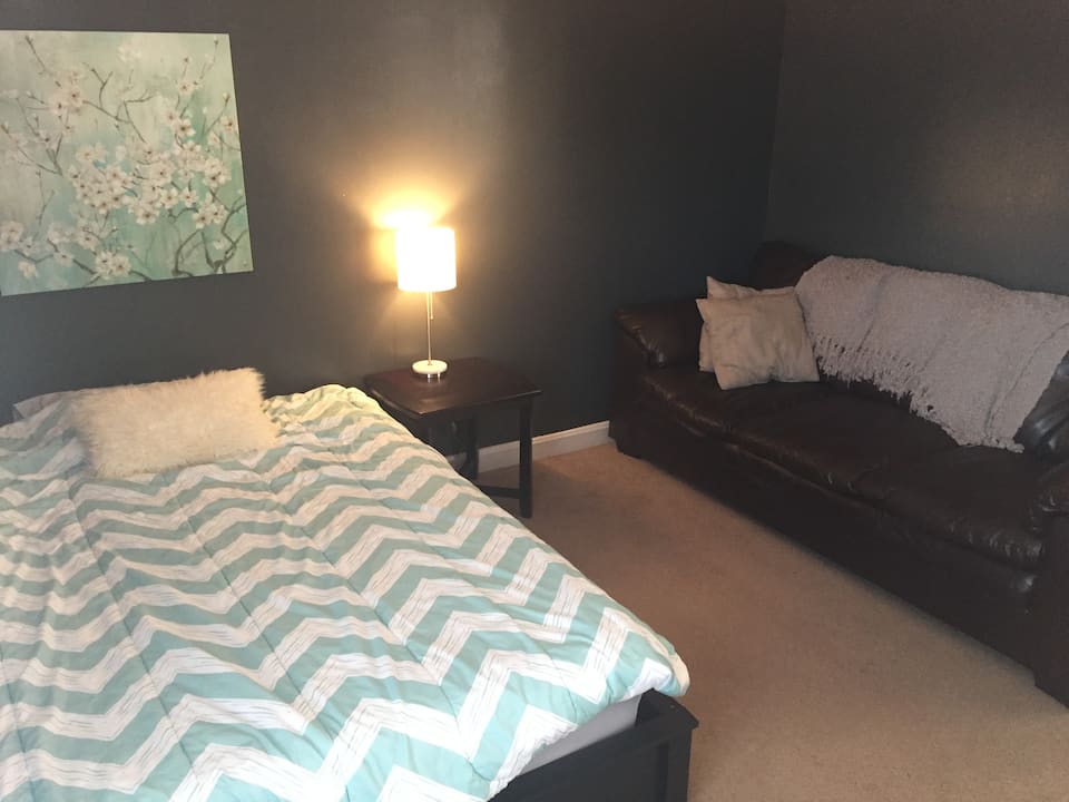 Peaceful Room near Downtown Indianapolis