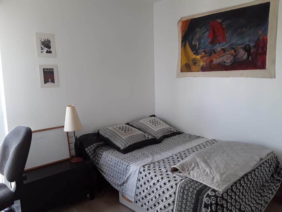 Room near station with balcony Nantes