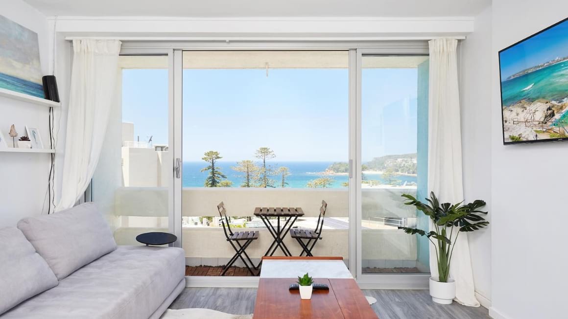 Panoramic Ocean Views in Stylish Apt, Sydney