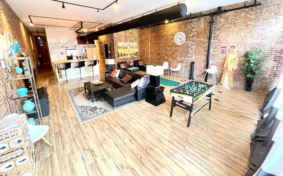 Trendy Loft with Balcony near Beale Memphis