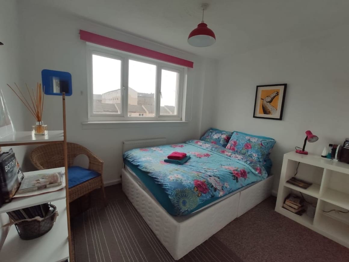 Cosy warm room for travelers, Glasgow