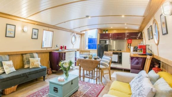 Explore Glasgow from a pristine houseboat, Glasgow