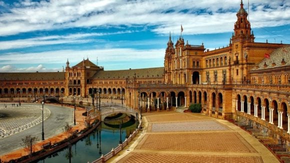 Can Americans travel to Spain