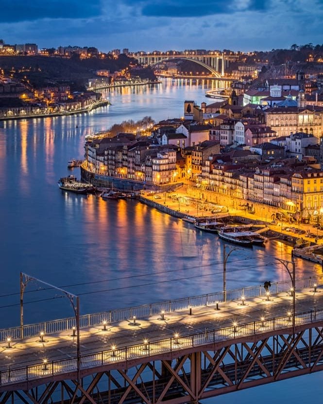 exploring porto at night