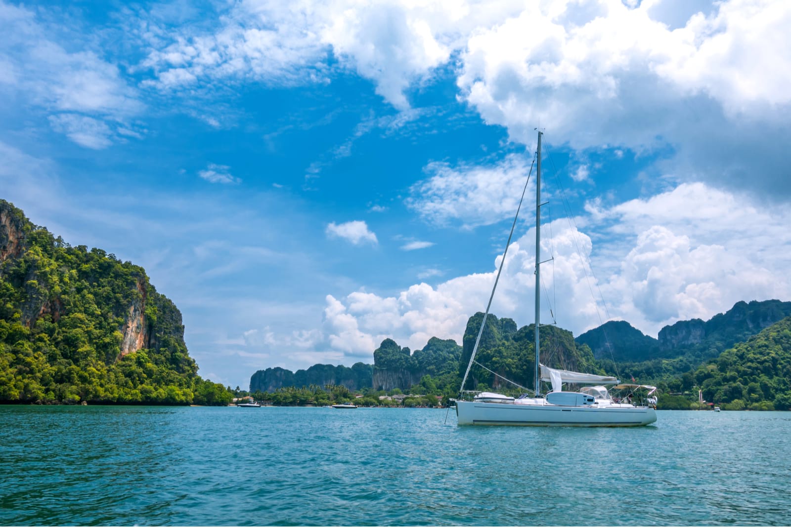 sailing in thailand catamaran