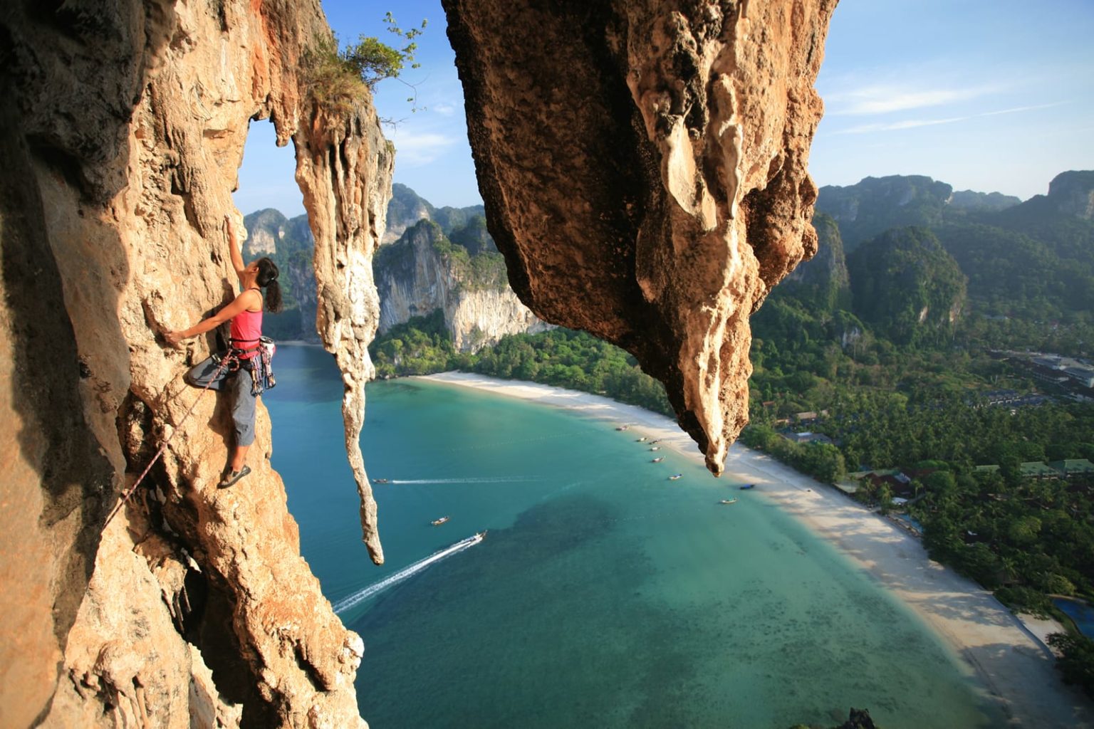Backpacking Thailand on the CHEAP (2021 Budget Guide) - Shutterstock 685682713 1 1536x1024