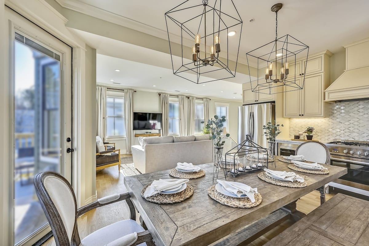 Relaxing Treetop Luxury, Boston