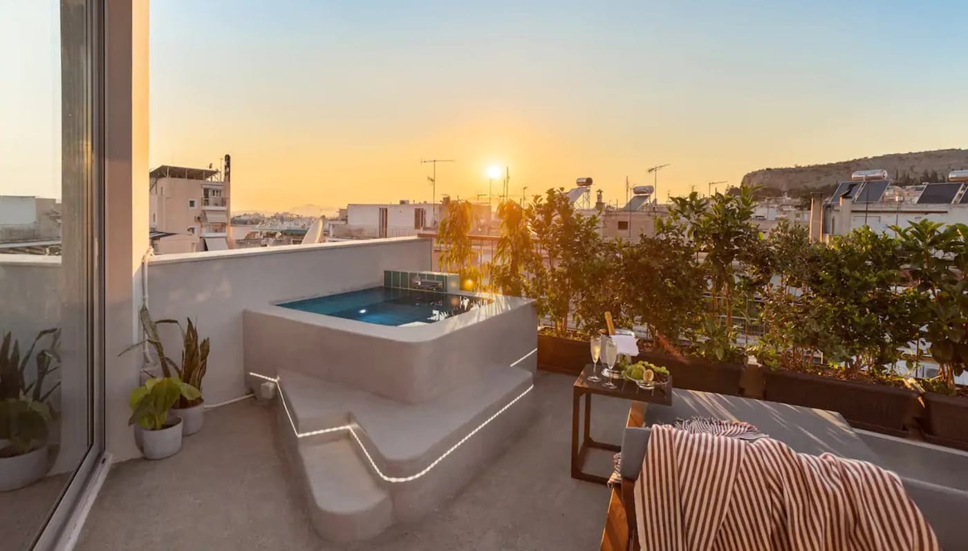 Top Floor Getaway Balcony and Pool Athens