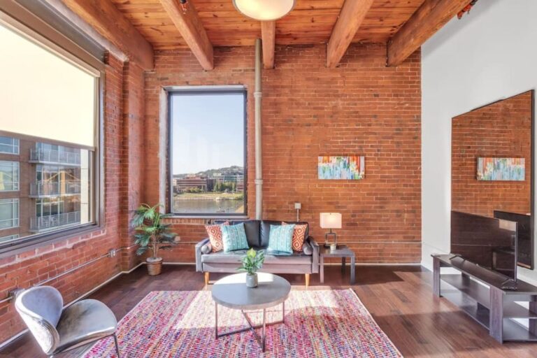 15 of the Best Airbnbs in Pittsburgh My Top Picks