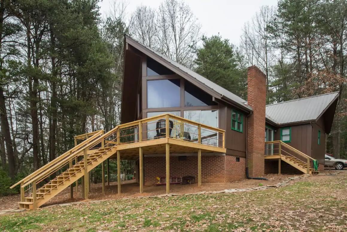  Lakefront Charming Cozy Cabin, Charlotte