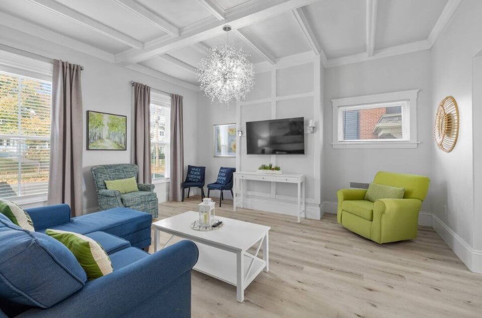 LUX Waterfront 2 Bedroom Condo