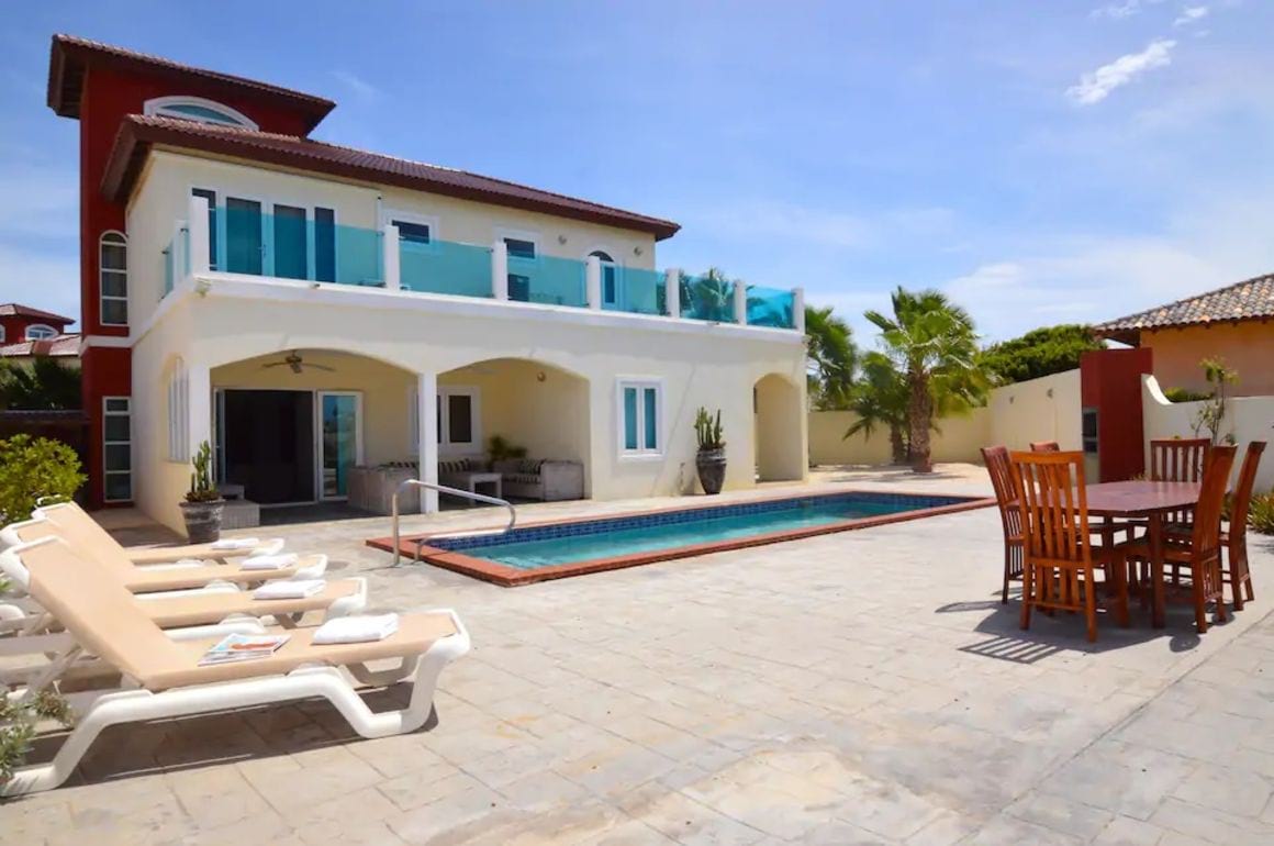 Villa and pool in gated community Aruba