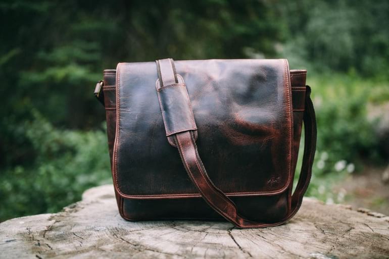 Kodiak Kasilof Messenger 16 leather bag. 