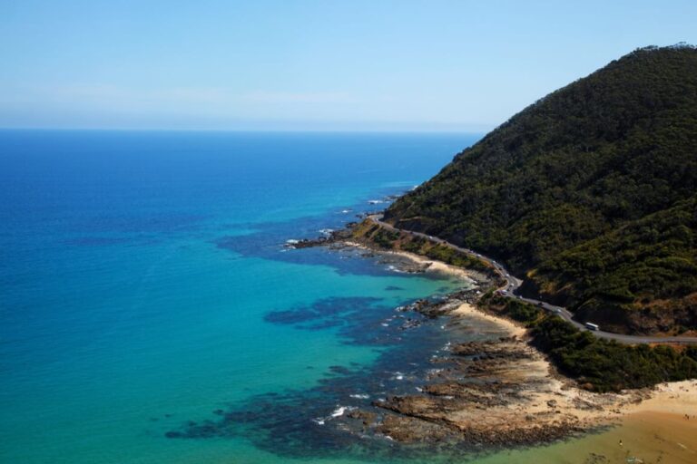 Where to Stay on Great Ocean Road (COOLEST Areas!)