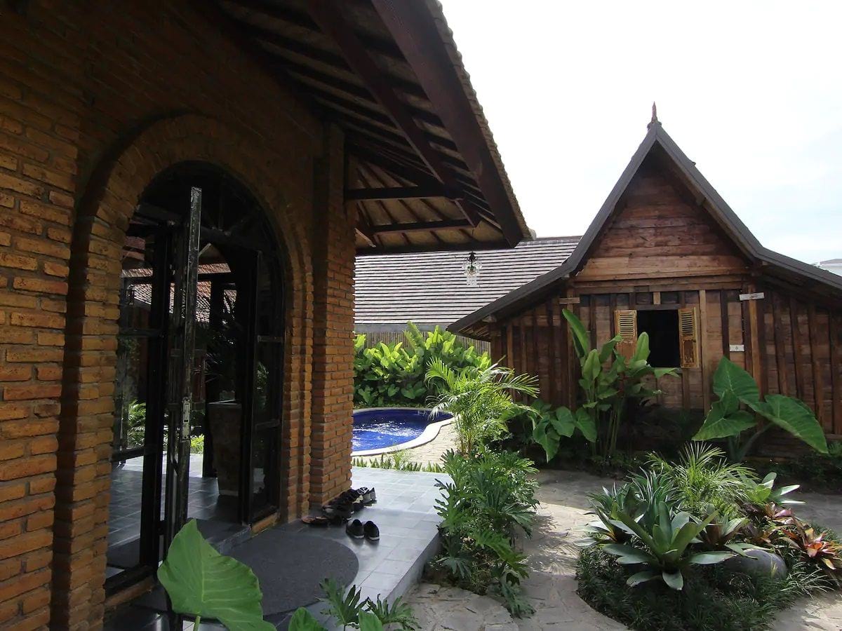 Le Chateau Berawa in Canggu