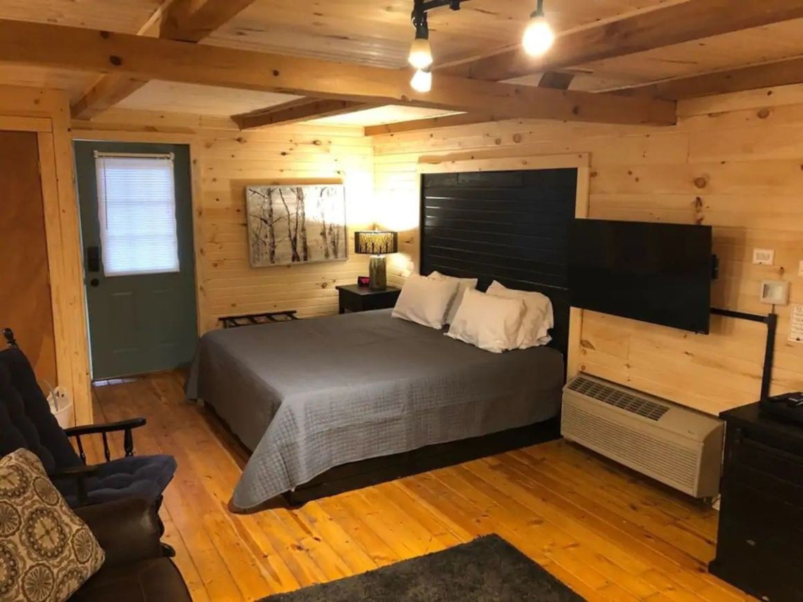 Cozy Retreat Studio Cabin Ohio