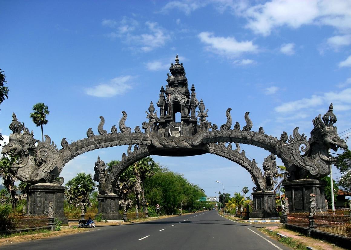 gapura bali indonesia