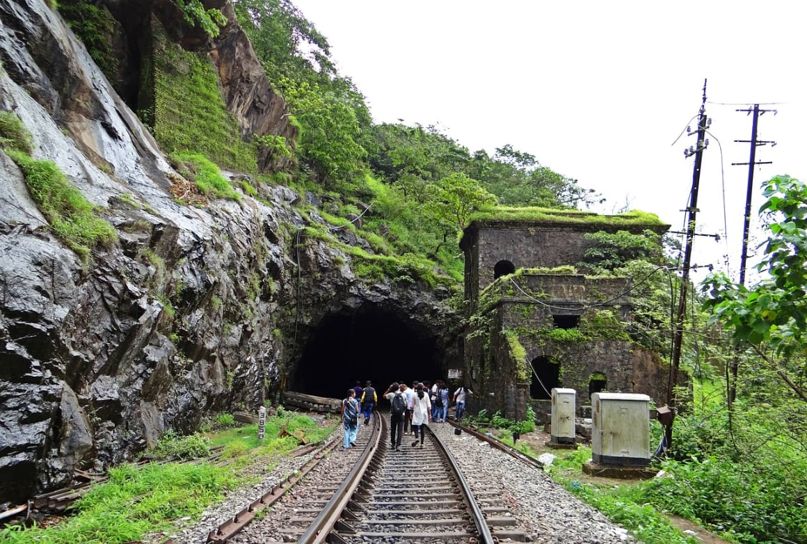 rail track goa india