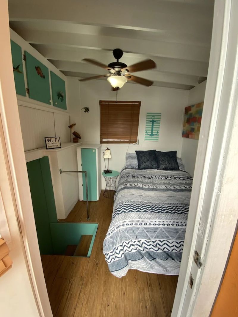 Adorable Houseboat on the River, Fort Lauderdale