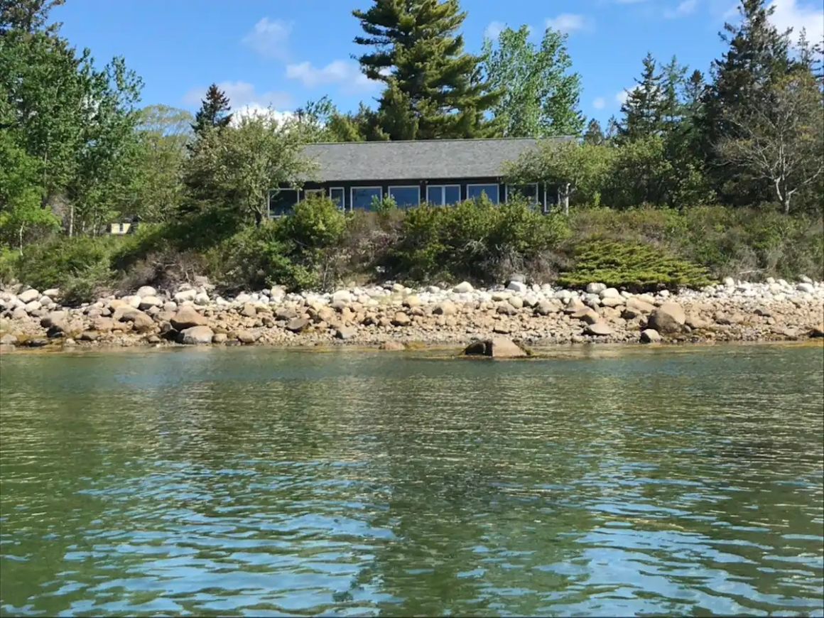 Secluded Shore Cottage, Maine