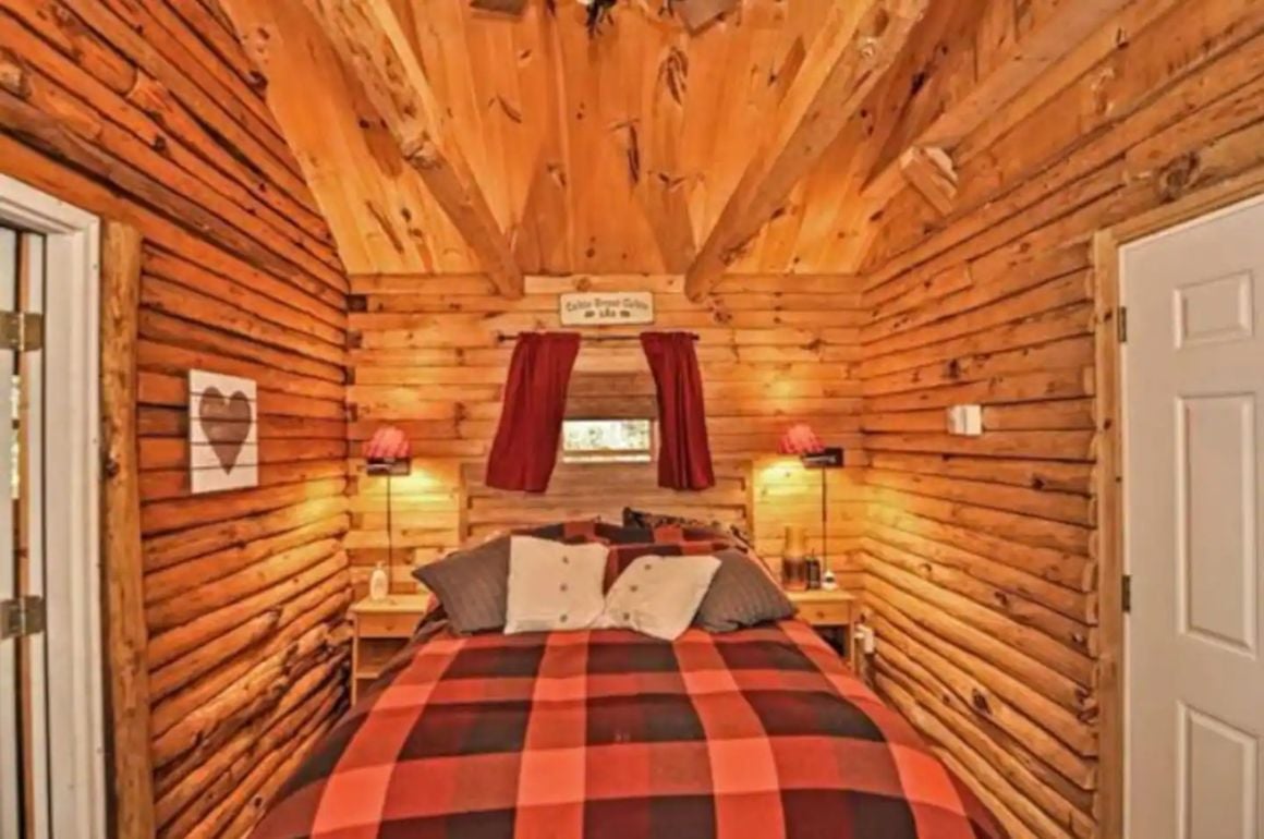 Adorable Log Cabin, New Hampshire