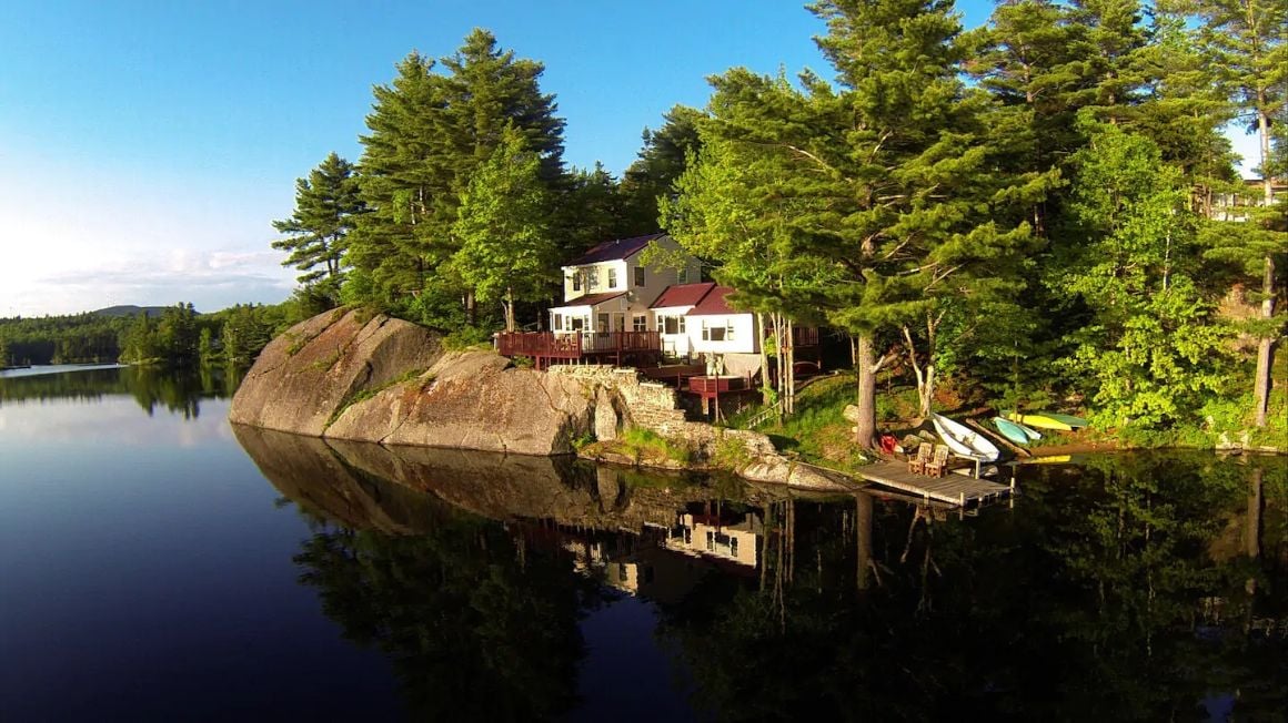 Exceptional Waterfront Cottage, New Hampshire