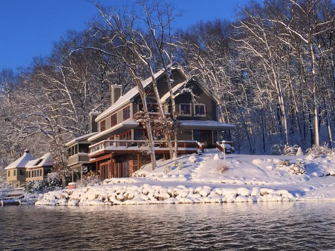 Private Lake House Suite in Clarkston