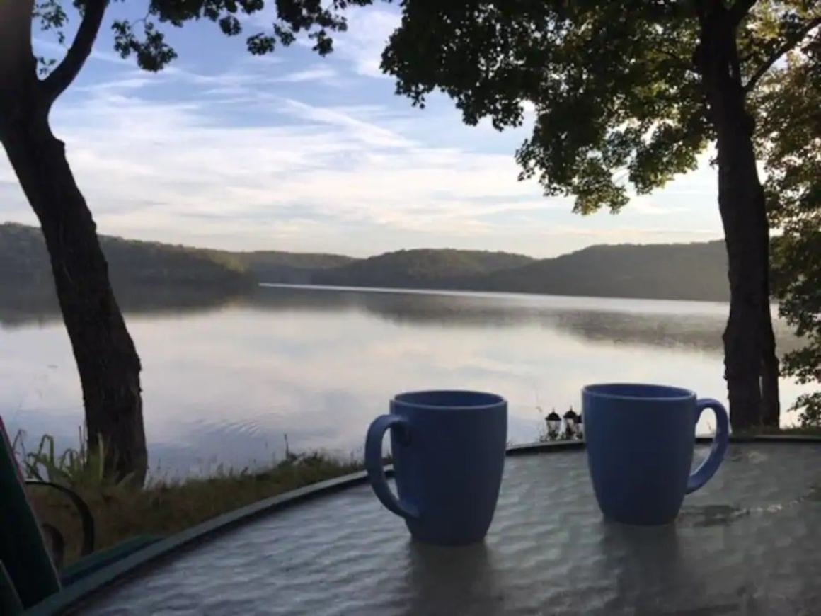 Rippling Point Lakefront Cottage Missouri