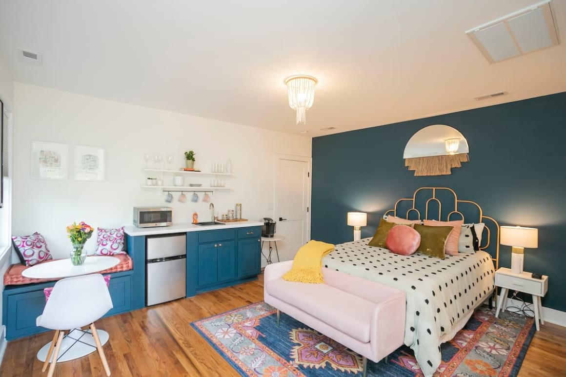 Sylvan Park Suite with Private Parking Hosted by Lauren