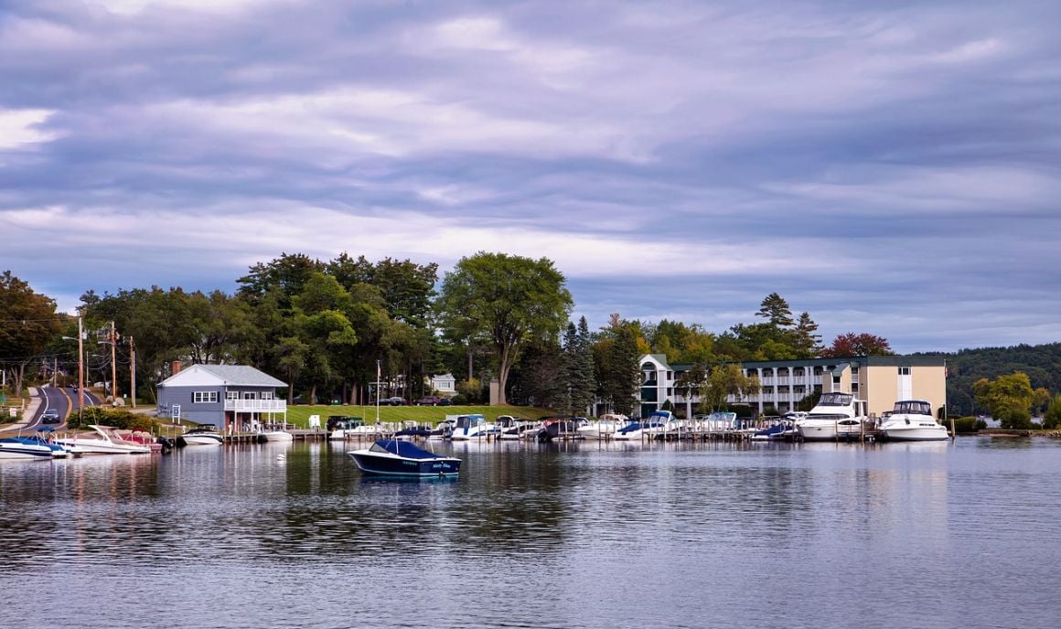 What to Expect from Airbnbs in New Hampshire, Cottages
