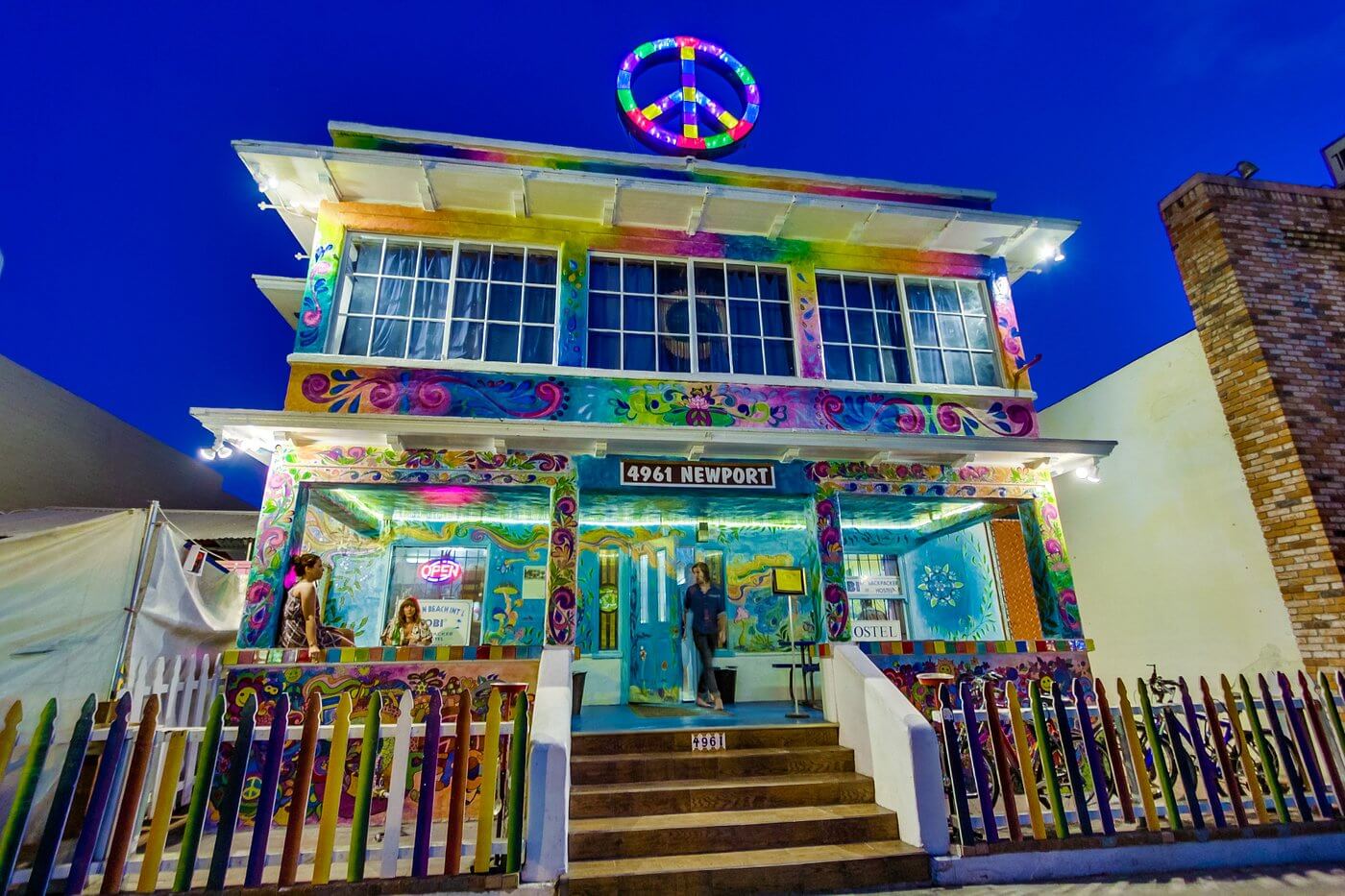 A fabulously colourful backpacker hostel in the USA