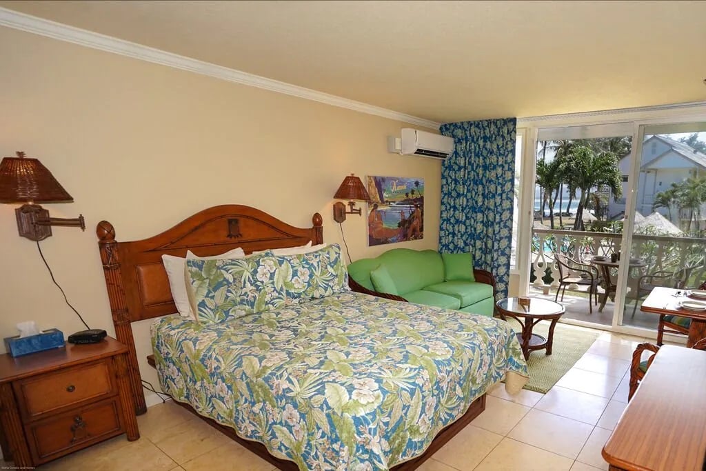 Best VRBO in Kauai near Nightlife Bright Wailua Condo