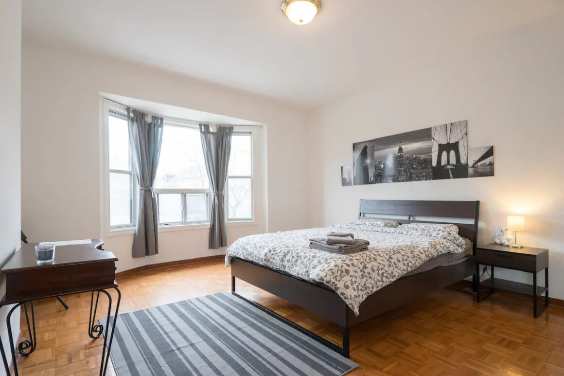 Clean apartment in the heart of Leslieville