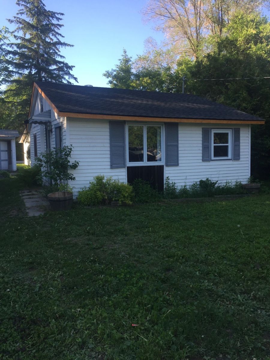 Private cottage across from the Mississippi River Ottawa